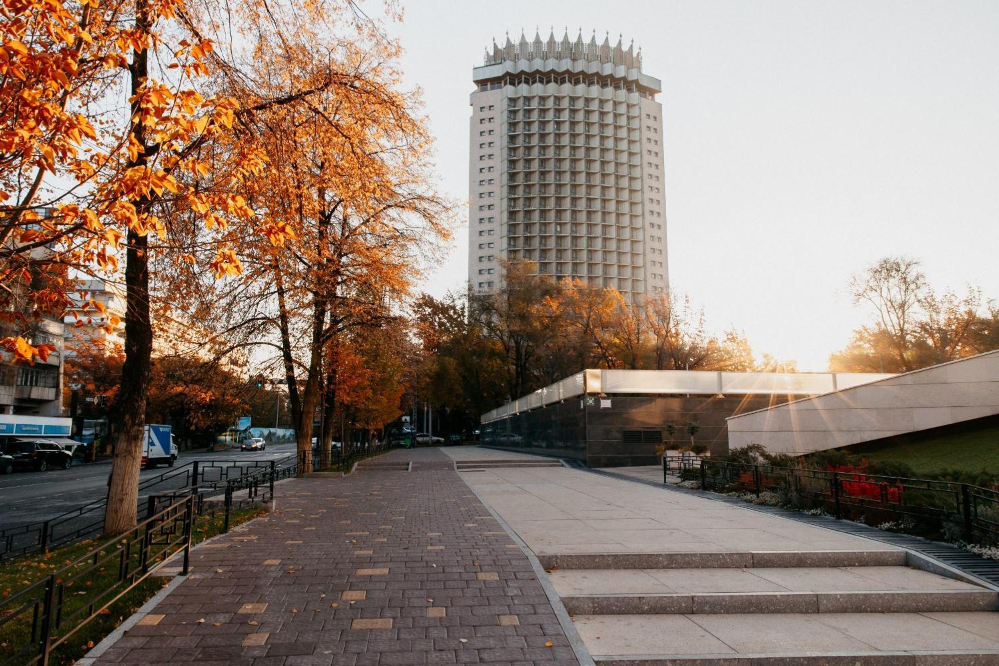 центр города, оживленный район